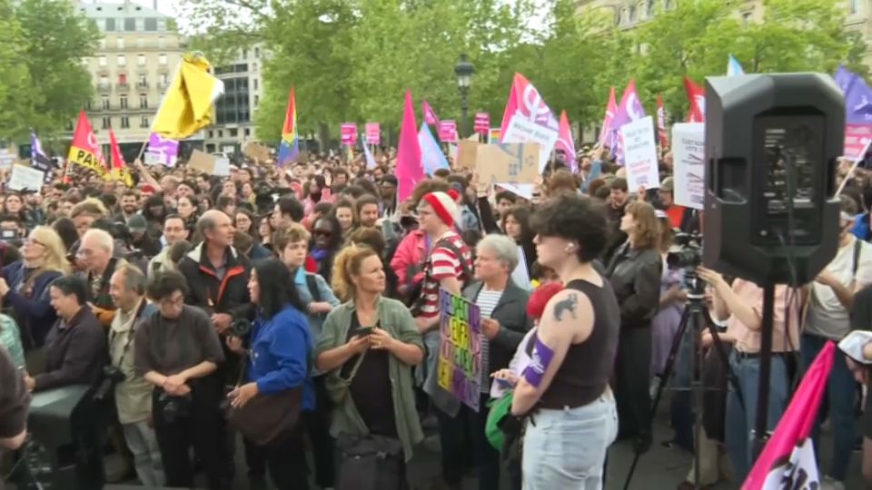 Marcha en París: Un Grito Contra la Transfobia y por la Inclusión